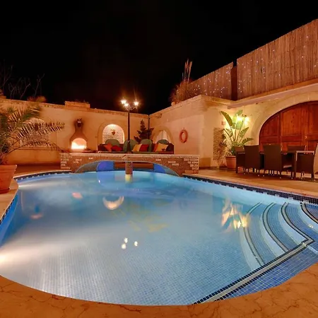 Renovated With Heated Pool & Gym, Right In Village Centre Villa *