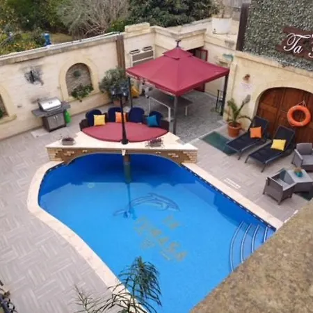 Villa Renovated With Heated Pool & Gym, Right In Village Centre