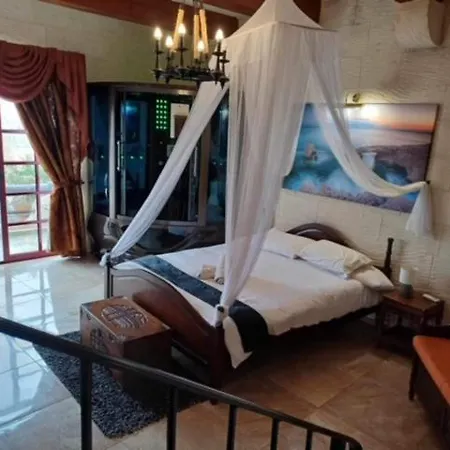 Βίλα Renovated With Heated Pool & Gym, Right In Village Centre Nadur