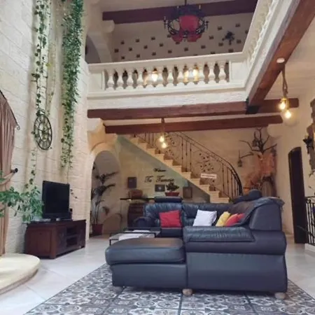 Renovated With Pool, Jacuzzi, Gym In The Village Centre *