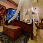 Renovated With Heated Pool & Gym, Right In Village Centre Вилла Надур