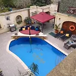 Вилла Renovated With Heated Pool & Gym, Right In Village Centre