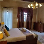 Renovated With Heated Pool & Gym, Right In Village Centre