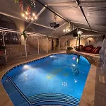 Вилла Renovated With Heated Pool & Gym, Right In Village Centre *