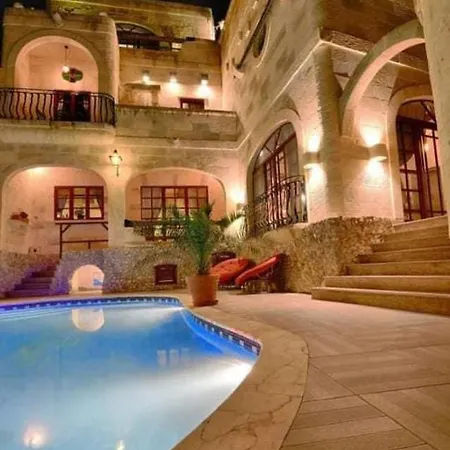 Renovated With Pool, Jacuzzi, Gym In The Village Centre