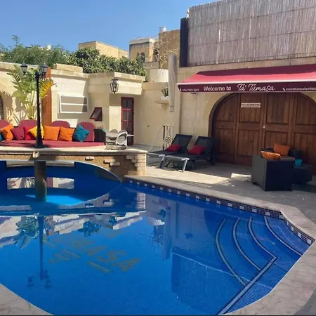 Renovated With Heated Pool & Gym, Right In Village Centre Villa *
