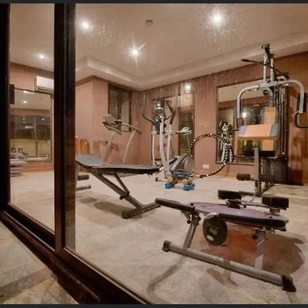 别墅 Renovated With Pool, Jacuzzi, Gym In The Village Centre *