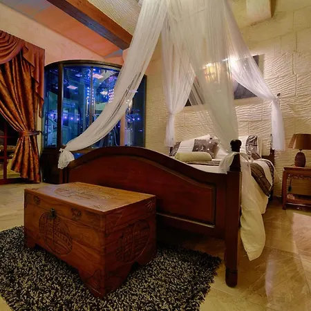 Renovated With Heated Pool & Gym, Right In Village Centre Villa Nadur