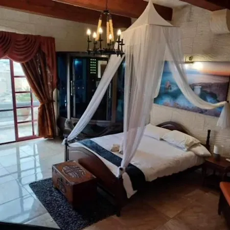 Renovated With Heated Pool & Gym, Right In Village Centre * Nadur