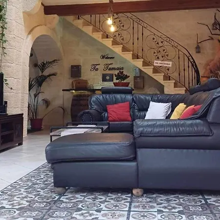 Renovated With Pool, Jacuzzi, Gym In The Village Centre *