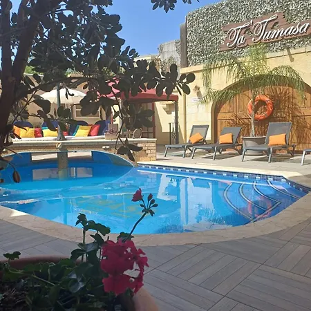 Renovated With Pool, Jacuzzi, Gym In The Village Centre * 纳杜尔