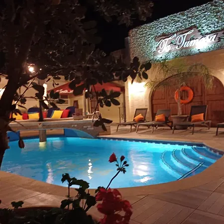 Renovated With Pool, Jacuzzi, Gym In The Village Centre 别墅 纳杜尔