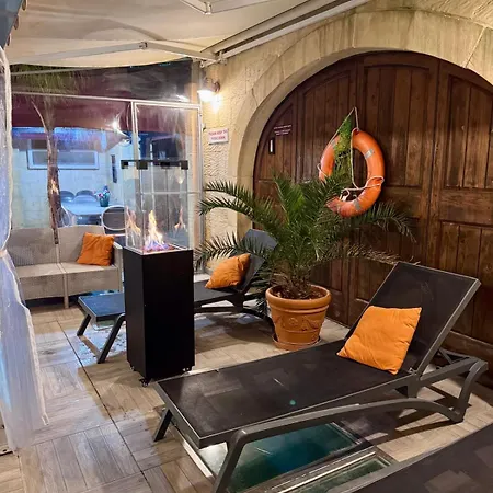 Renovated With Heated Pool & Gym, Right In Village Centre Villa *