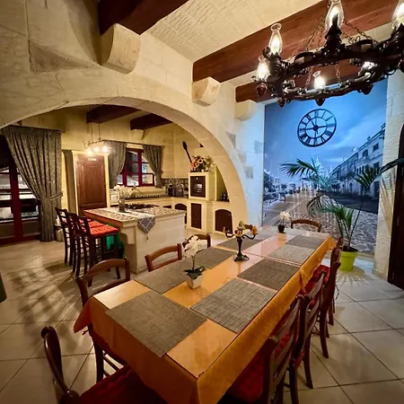 Villa Renovated With Heated Pool & Gym, Right In Village Centre