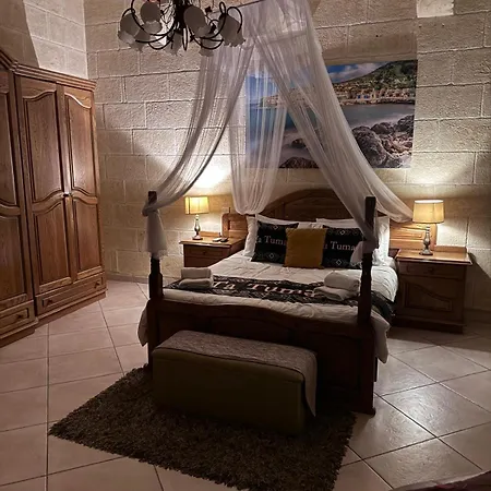 Renovated With Heated Pool & Gym, Right In Village Centre Villa In-Nadur