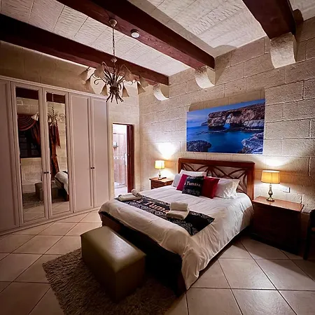 Renovated With Heated Pool & Gym, Right In Village Centre * In-Nadur