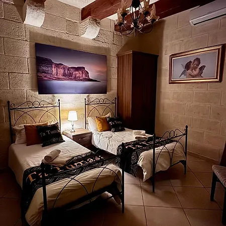 Villa Renovated With Heated Pool & Gym, Right In Village Centre
