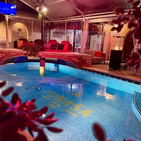 Renovated With Heated Pool & Gym, Right In Village Centre *