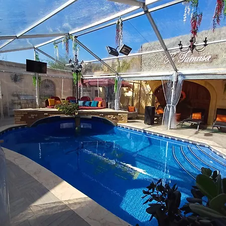 Renovated With Heated Pool & Gym, Right In Village Centre Villa *