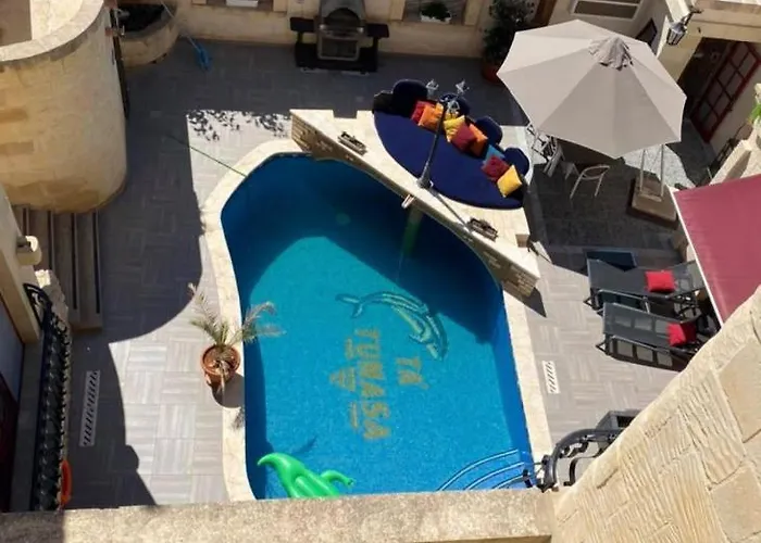 Вилла Renovated With Heated Pool & Gym, Right In Village Centre *