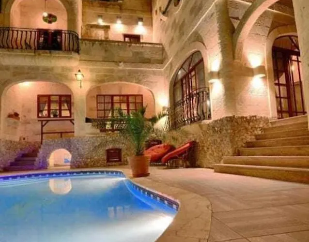 Renovated With Heated Pool & Gym, Right In Village Centre