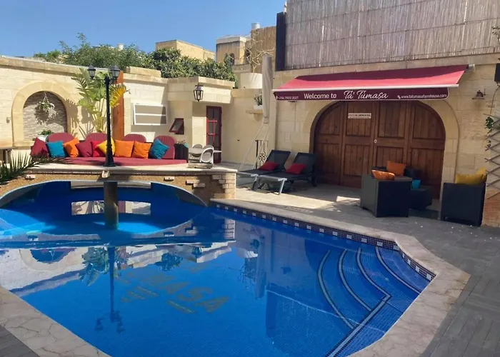 Renovated With Heated Pool & Gym, Right In Village Centre Вилла *