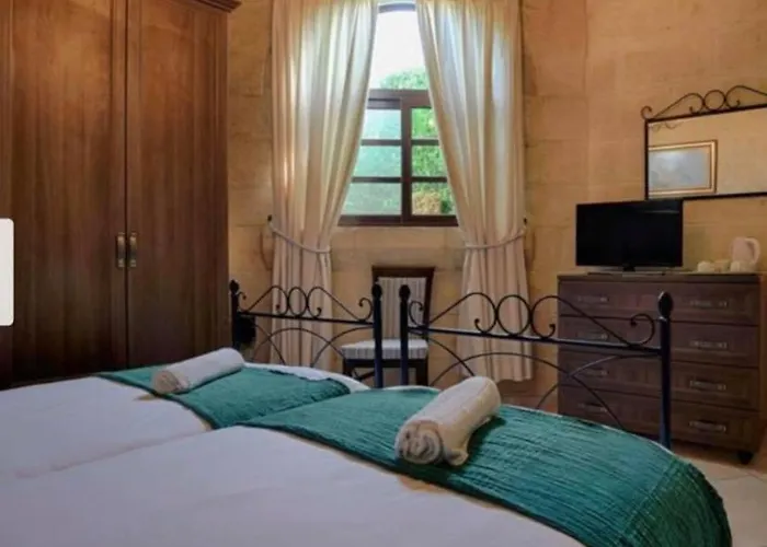 Renovated With Heated Pool & Gym, Right In Village Centre *