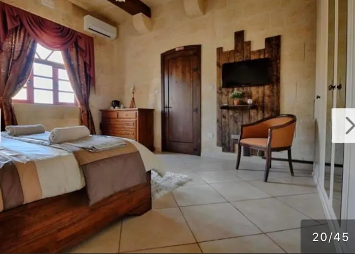 Вилла Renovated With Heated Pool & Gym, Right In Village Centre