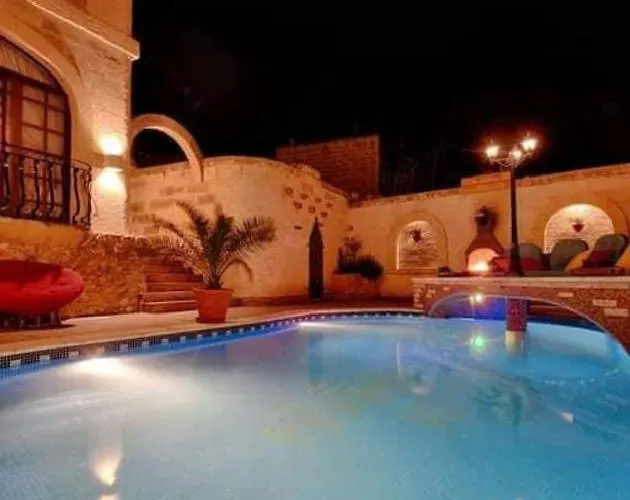 Renovated With Heated Pool & Gym, Right In Village Centre Вилла