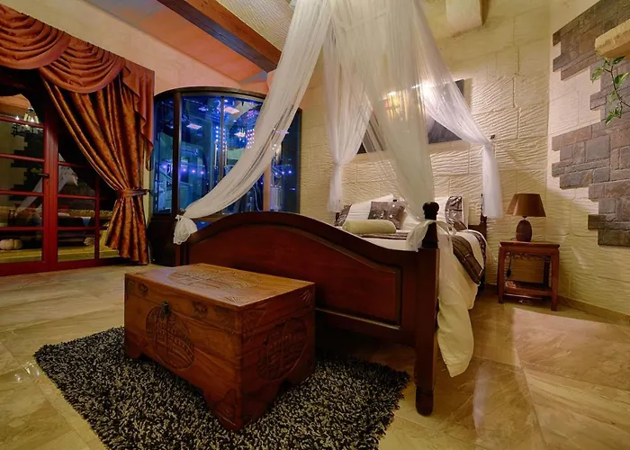 Renovated With Heated Pool & Gym, Right In Village Centre Вилла Надур