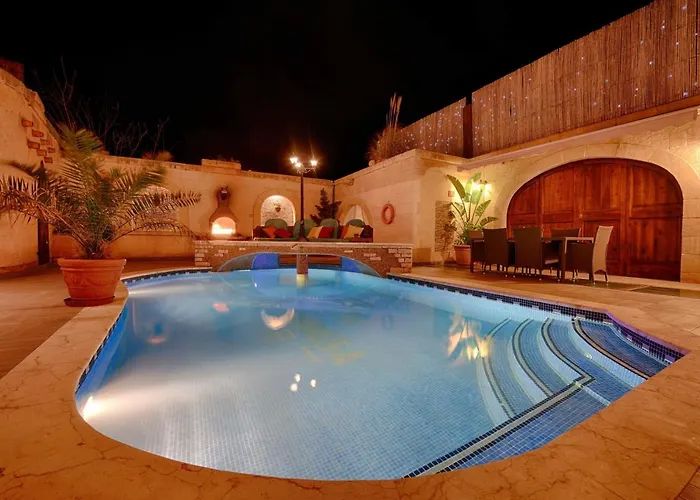 Renovated With Heated Pool & Gym, Right In Village Centre Villa *
