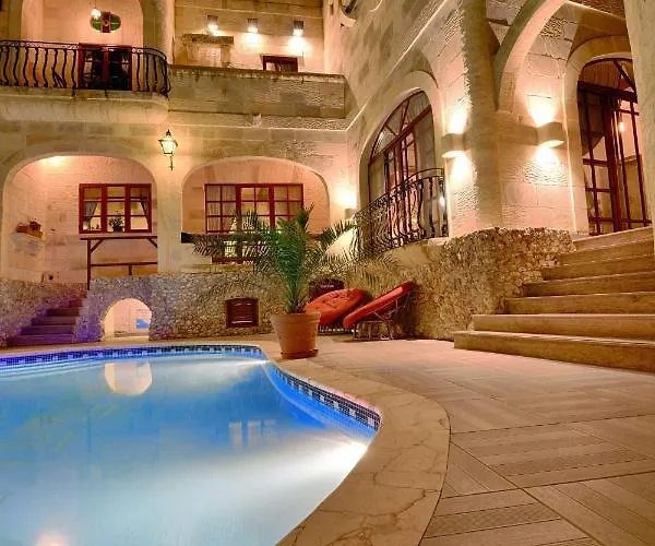 Renovated With Heated Pool & Gym, Right In Village Centre Villa Nadur