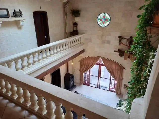 Renovated With Heated Pool & Gym, Right In Village Centre * Надур