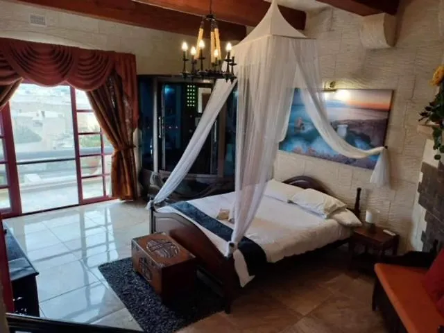 Renovated With Heated Pool & Gym, Right In Village Centre * Надур