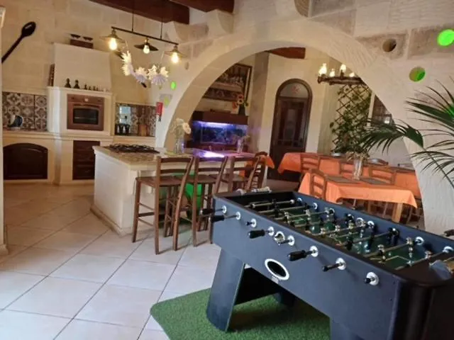 Renovated With Heated Pool & Gym, Right In Village Centre Надур