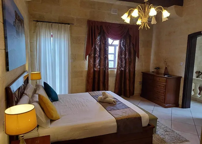 Renovated With Heated Pool & Gym, Right In Village Centre